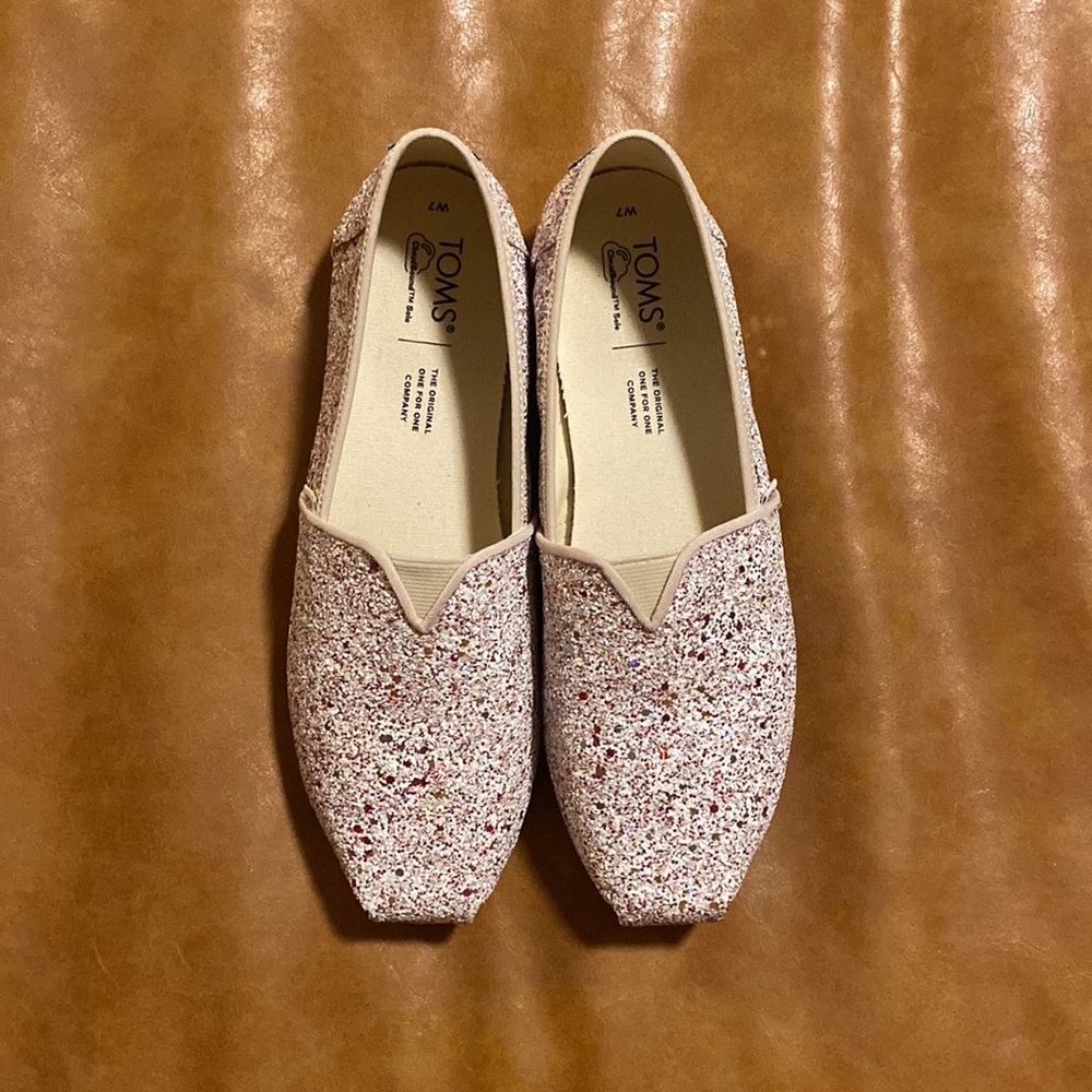 TOMS - Picture 3 of 7